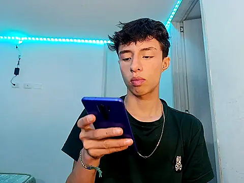 Snapshot of Juanmres chatting on 10/09/25, 12:19 Juanmres online show from 10/09/25, 12:19