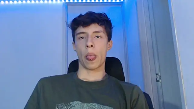 Snapshot of Juanmres chatting on 10/24/25, 04:42 Juanmres online show from 10/24/25, 04:42