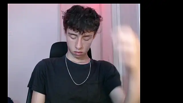 Snapshot of Juanmres chatting on 10/28/25, 02:59 Juanmres online show from 10/28/25, 02:59