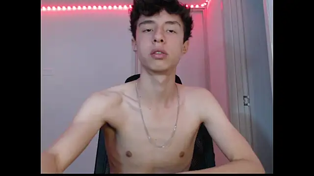 Snapshot of Juanmres chatting on 10/31/25, 11:06 Juanmres online show from 10/31/25, 11:06