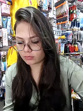 Snapshot of Vale_Saenzz chatting on 03/28/26, 04:50 Vale Saenzz online show from 03/28/26, 04:50