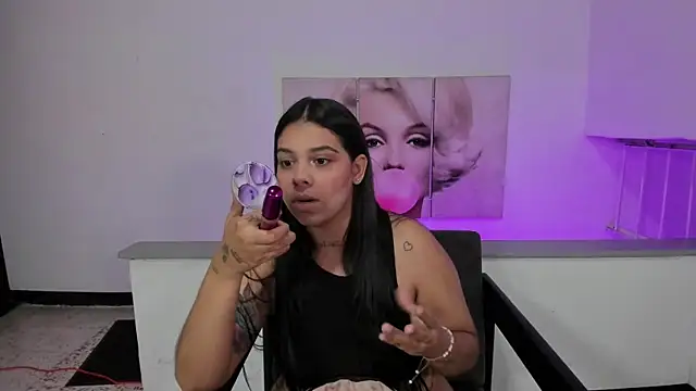 Snapshot of Emily_rivera78 chatting on 09/19/25, 07:54 Emily rivera78 online show from 09/19/25, 07:54
