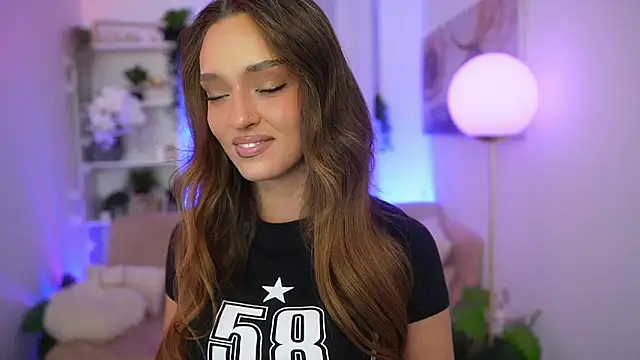 Clara Nia online show from 12/14/25, 07:40