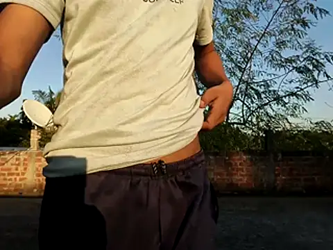 Snapshot of HomeCum chatting on 11/18/25, 10:31 HomeCum online show from 11/18/25, 10:31