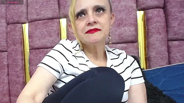 Snapshot of VICTORIAHANK_ chatting on 03/17/26, 07:28 VICTORIAHANK online show from 03/17/26, 07:28