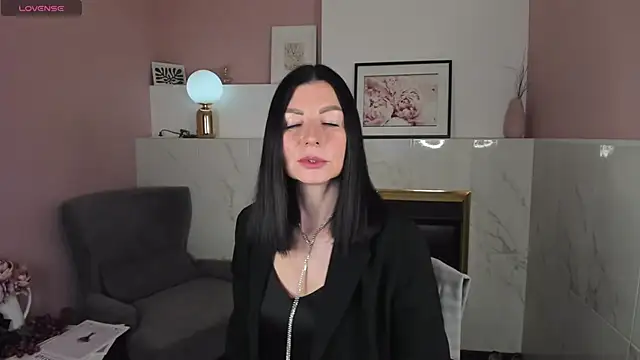 MonicaCheerful online show from 02/08/25, 05:40