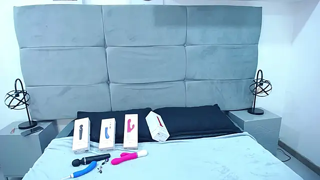 Snapshot of CamiilaReyes chatting on 03/06/25, 01:46 CamiilaReyes online show from 03/06/25, 01:46