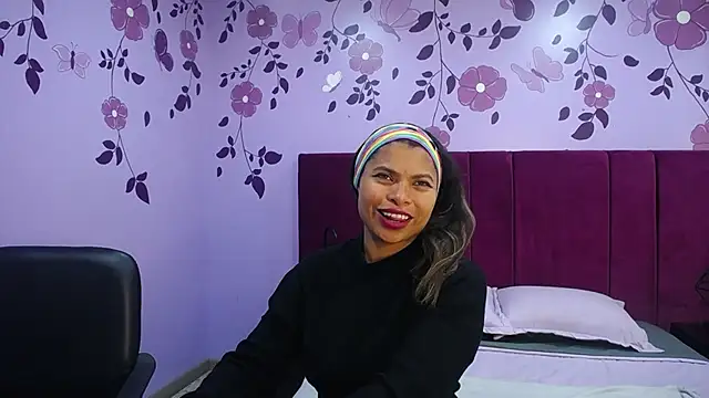 Snapshot of CamiilaReyes chatting on 03/17/25, 12:57 CamiilaReyes online show from 03/17/25, 12:57