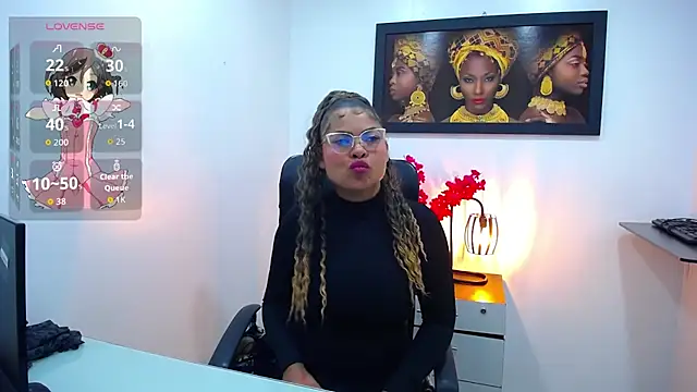 Snapshot of CamiilaReyes chatting on 10/23/25, 01:32 CamiilaReyes online show from 10/23/25, 01:32