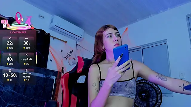 Snapshot of Nicol_TransGirl chatting on 10/31/25, 03:18 Nicol TransGirl online show from 10/31/25, 03:18