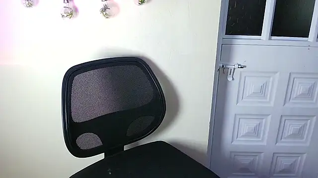 Lya1 ch online show from 10/28/25, 10:23