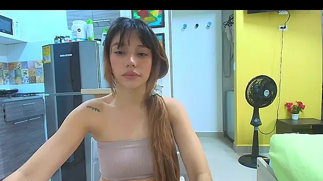 Snapshot of Alaiapink chatting on 07/20/26, 06:21 Alaiapink online show from 07/20/26, 06:21