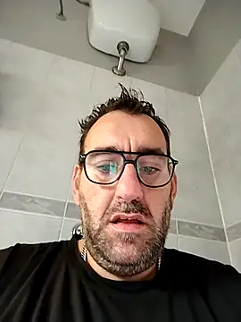 Snapshot of Hardasanut chatting on 10/15/25, 08:58 Hardasanut online show from 10/15/25, 08:58