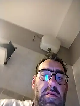 Snapshot of Hardasanut chatting on 10/17/25, 04:15 Hardasanut online show from 10/17/25, 04:15