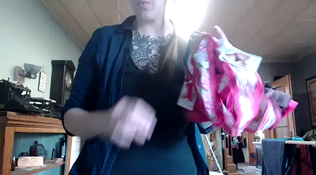 Astrid-Gilbert online show from 02/19/25, 01:28