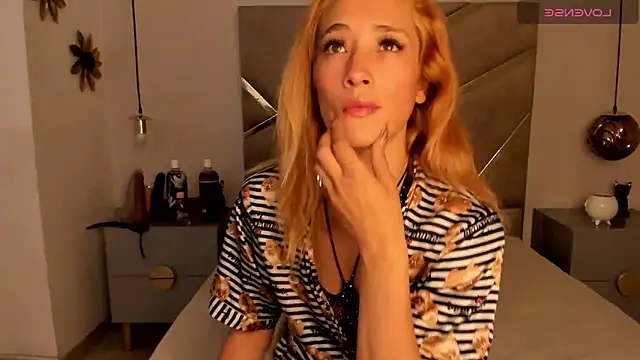 zoe taylorr1 online show from 02/19/25, 02:44