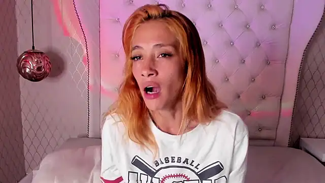 zoe taylorr1 online show from 02/21/25, 05:13