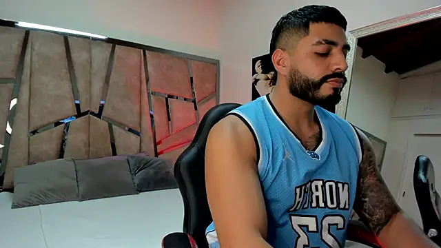 Snapshot of LeandroRusso chatting on 02/10/25, 08:10 LeandroRusso online show from 02/10/25, 08:10