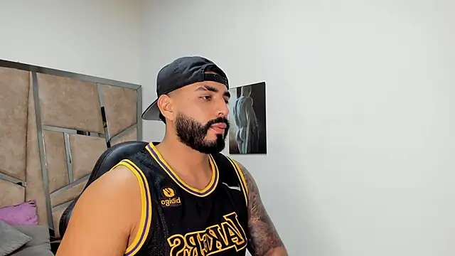 Snapshot of LeandroRusso chatting on 02/28/25, 09:44 LeandroRusso online show from 02/28/25, 09:44