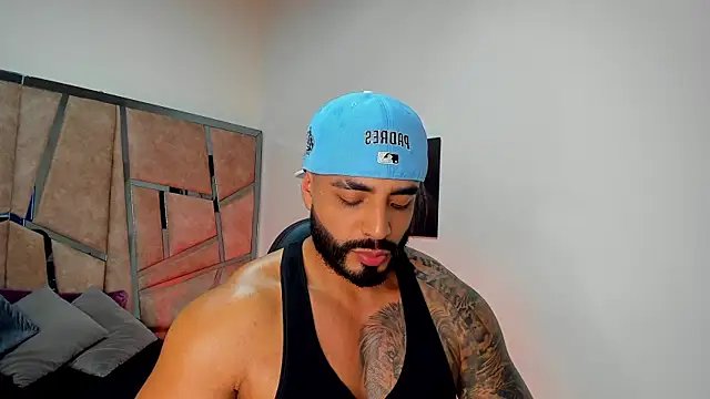 Snapshot of LeandroRusso chatting on 03/06/25, 08:48 LeandroRusso online show from 03/06/25, 08:48