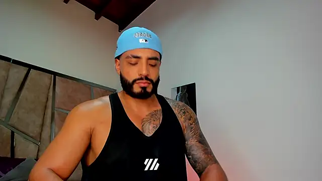 Snapshot of LeandroRusso chatting on 03/07/25, 12:48 LeandroRusso online show from 03/07/25, 12:48