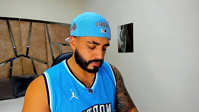 Snapshot of LeandroRusso chatting on 03/13/25, 11:49 LeandroRusso online show from 03/13/25, 11:49