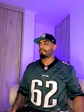 Snapshot of LeandroRusso chatting on 09/13/25, 01:16 LeandroRusso online show from 09/13/25, 01:16