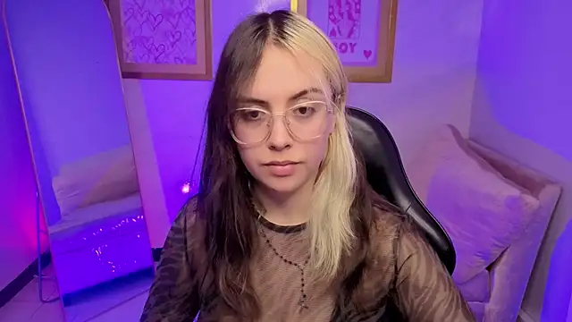 Hela v online show from 11/28/25, 08:11