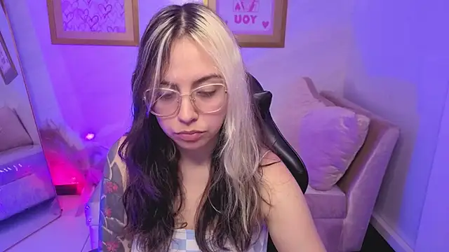 Hela v online show from 12/03/25, 07:56