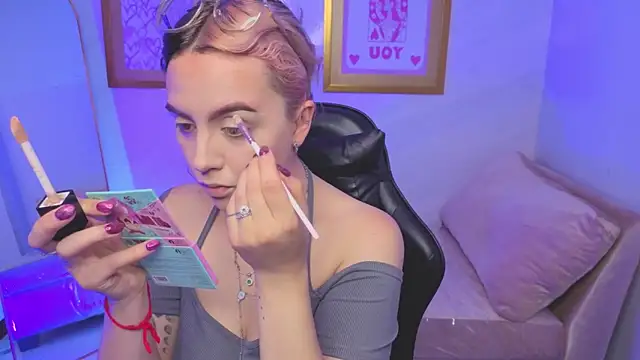 Hela v online show from 01/14/26, 08:03