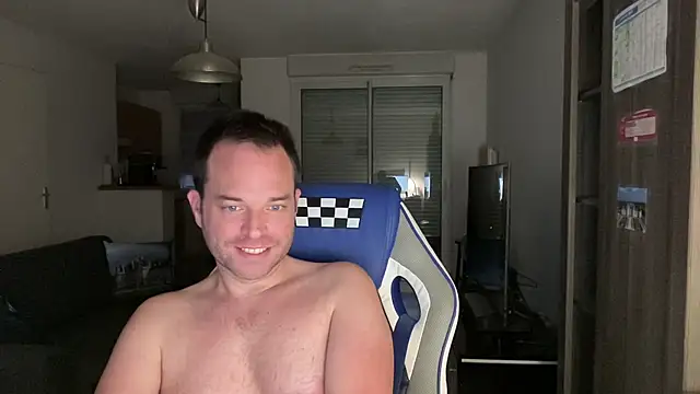 Snapshot of Funnyjul31 chatting on 03/22/25, 06:25 Funnyjul31 online show from 03/22/25, 06:25
