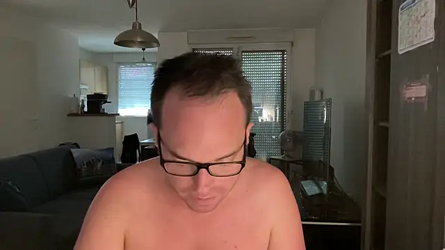 Snapshot of Funnyjul31 chatting on 09/14/25, 01:43 Funnyjul31 online show from 09/14/25, 01:43