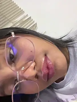 my cam online show from 02/18/25, 12:04