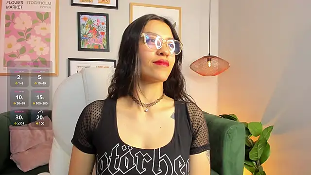 Snapshot of nina__dixon chatting on 02/20/25, 08:58 nina dixon online show from 02/20/25, 08:58