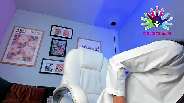 Snapshot of nina__dixon chatting on 02/28/25, 11:23 nina dixon online show from 02/28/25, 11:23