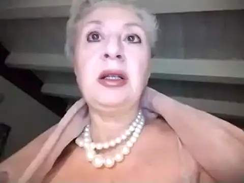 Snapshot of divinaerotica chatting on 02/03/25, 10:11 divinaerotica online show from 02/03/25, 10:11