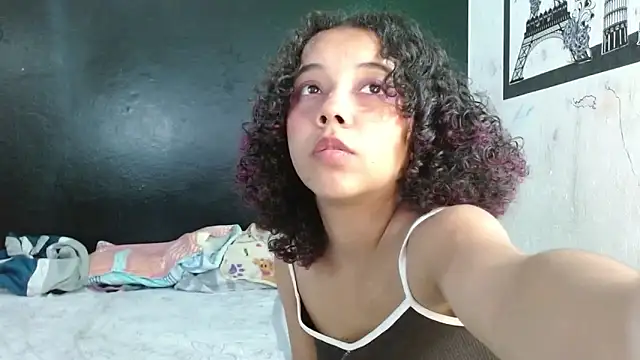 Snapshot of Lola-Pretty chatting on 10/07/25, 06:05 Lola-Pretty online show from 10/07/25, 06:05