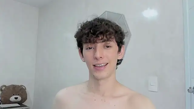 Snapshot of miketwink chatting on 02/03/26, 02:53 miketwink online show from 02/03/26, 02:53