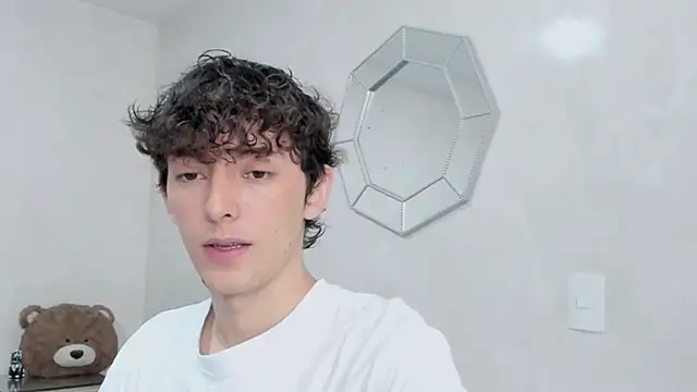 Snapshot of miketwink chatting on 02/03/26, 10:26 miketwink online show from 02/03/26, 10:26