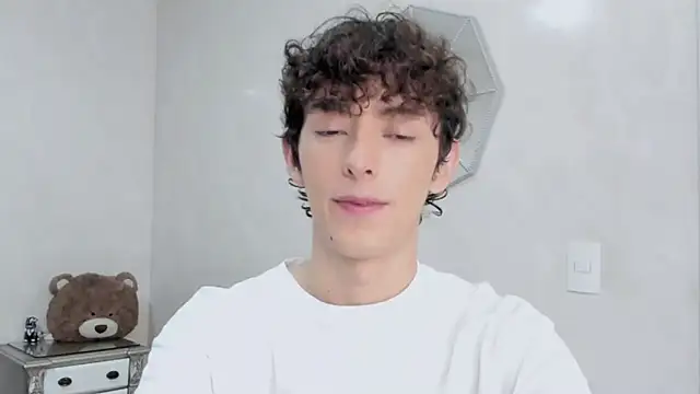 Snapshot of miketwink chatting on 02/11/26, 11:10 miketwink online show from 02/11/26, 11:10