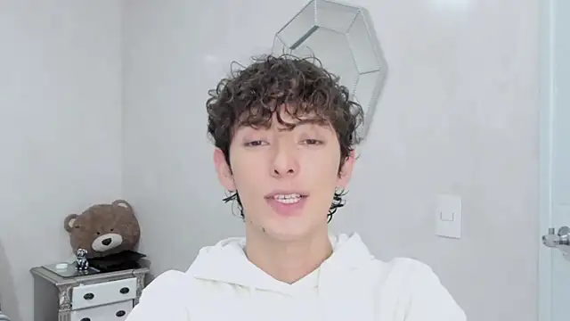 Snapshot of miketwink chatting on 02/15/26, 09:00 miketwink online show from 02/15/26, 09:00