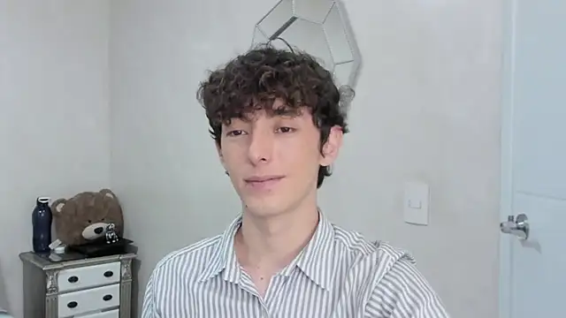 Snapshot of miketwink chatting on 02/20/26, 12:51 miketwink online show from 02/20/26, 12:51