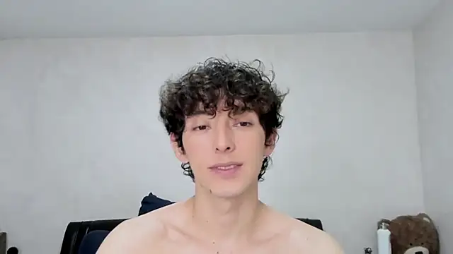 Snapshot of miketwink chatting on 02/25/26, 09:35 miketwink online show from 02/25/26, 09:35