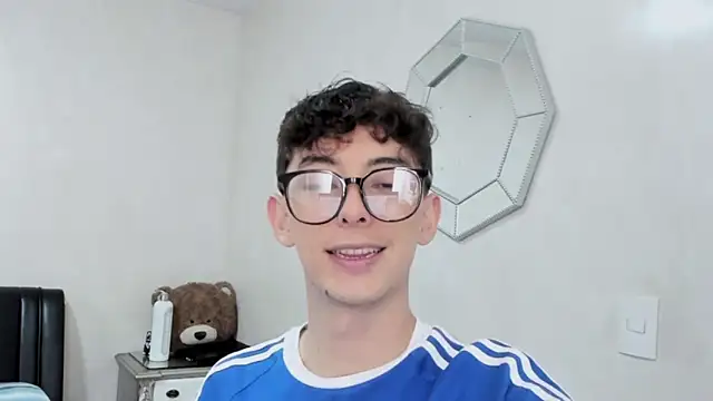 Snapshot of miketwink chatting on 03/03/26, 07:31 miketwink online show from 03/03/26, 07:31