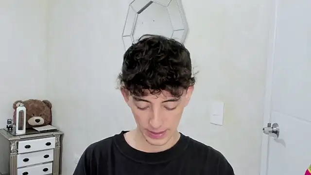 Snapshot of miketwink chatting on 03/04/26, 09:10 miketwink online show from 03/04/26, 09:10