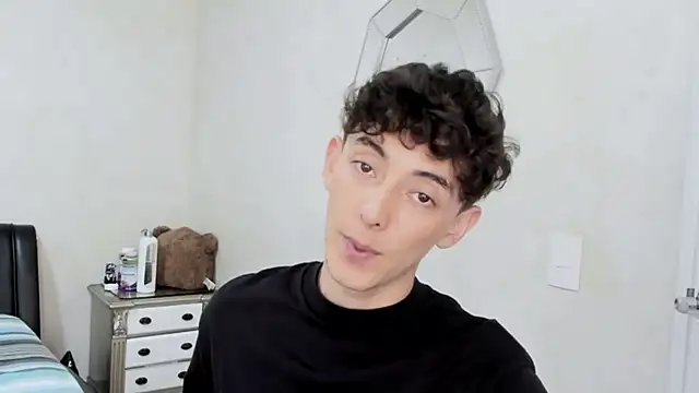 Snapshot of miketwink chatting on 03/07/26, 07:00 miketwink online show from 03/07/26, 07:00