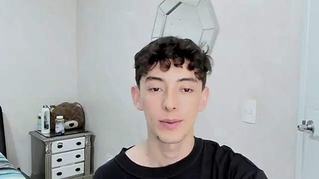 Snapshot of miketwink chatting on 03/09/26, 11:20 miketwink online show from 03/09/26, 11:20