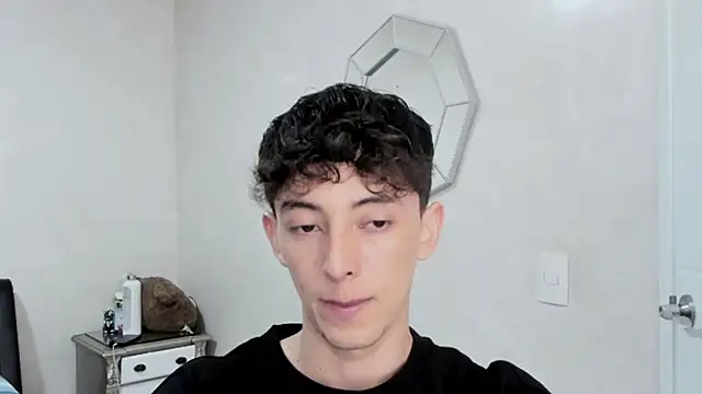 Snapshot of miketwink chatting on 03/13/26, 03:24 miketwink online show from 03/13/26, 03:24