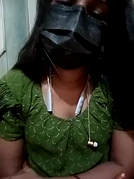 Snapshot of Tamil_roja17 chatting on 02/05/25, 05:41 Tamil roja17 online show from 02/05/25, 05:41