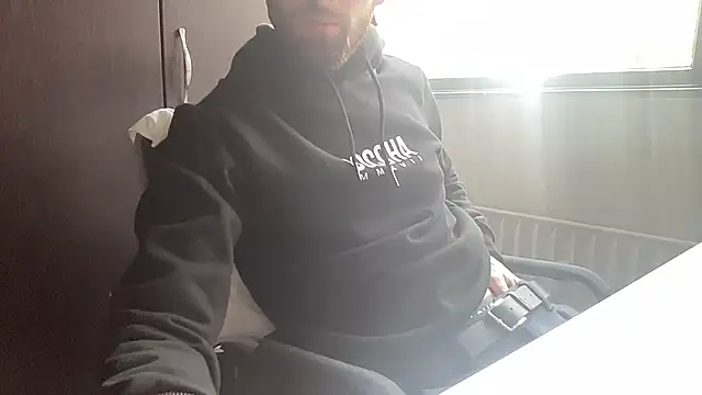 Snapshot of bullyboyy chatting on 10/07/25, 10:56 bullyboyy online show from 10/07/25, 10:56